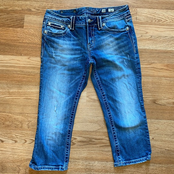 Miss Me crop jeans Rhinestone pockets, silver stitching. Size 30 - Picture 2 of 10